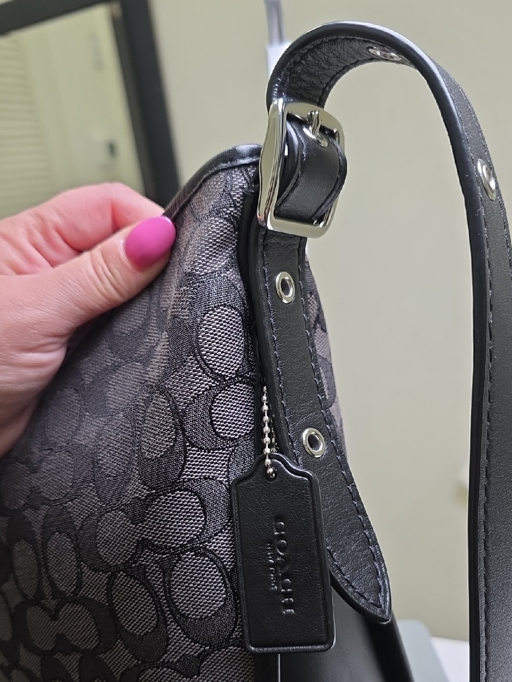 COACH 25697 Signature Black Smoke Dufflette Shoulder Bag Crossbody Like New - Picture 5 of 16